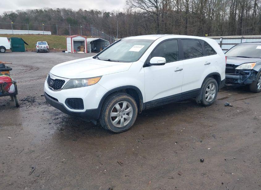 Photo 2 of 2011 Kia Sorento LX (VIN 5XYKT3A14BG051197)
