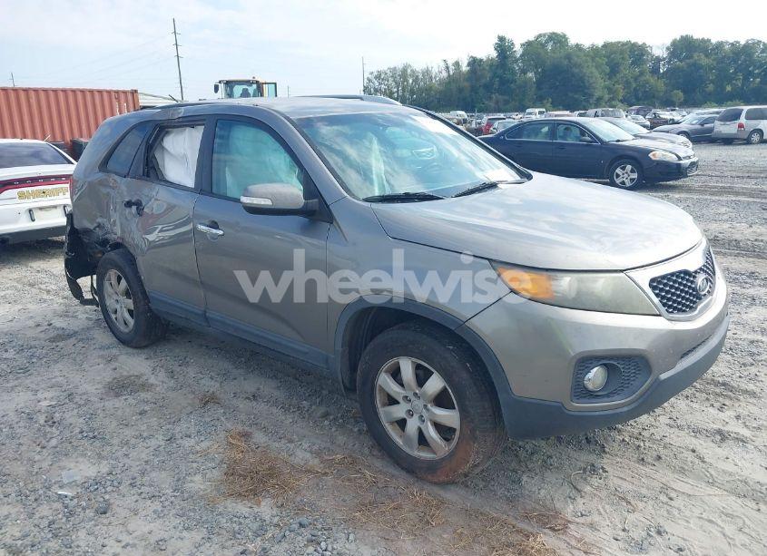 2011 Kia Sorento LX (VIN 5XYKT3A14BG060921) main photo