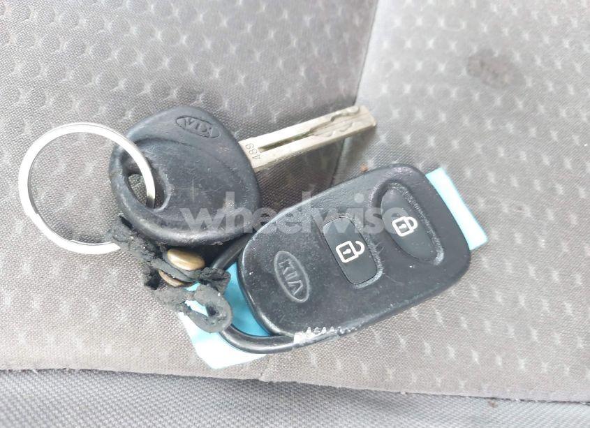 Photo 11 of 2011 Kia Sorento LX (VIN 5XYKT3A14BG060921)