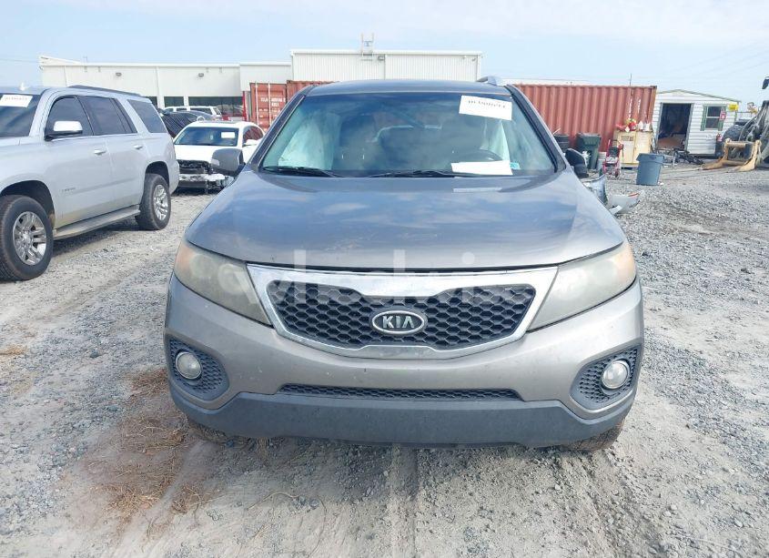 Photo 12 of 2011 Kia Sorento LX (VIN 5XYKT3A14BG060921)