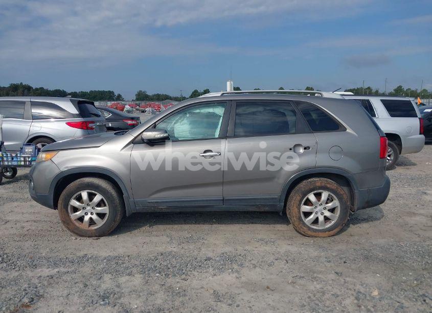 Photo 14 of 2011 Kia Sorento LX (VIN 5XYKT3A14BG060921)