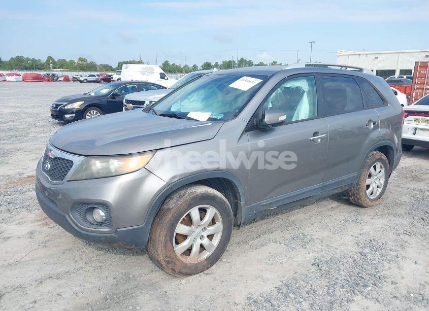 Photo 2 of 2011 Kia Sorento LX (VIN 5XYKT3A14BG060921)