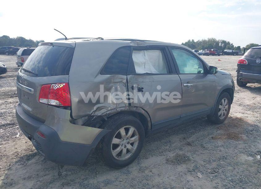 Photo 4 of 2011 Kia Sorento LX (VIN 5XYKT3A14BG060921)