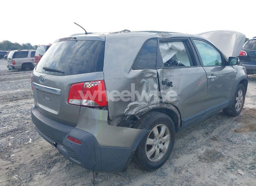 Photo 6 of 2011 Kia Sorento LX (VIN 5XYKT3A14BG060921)