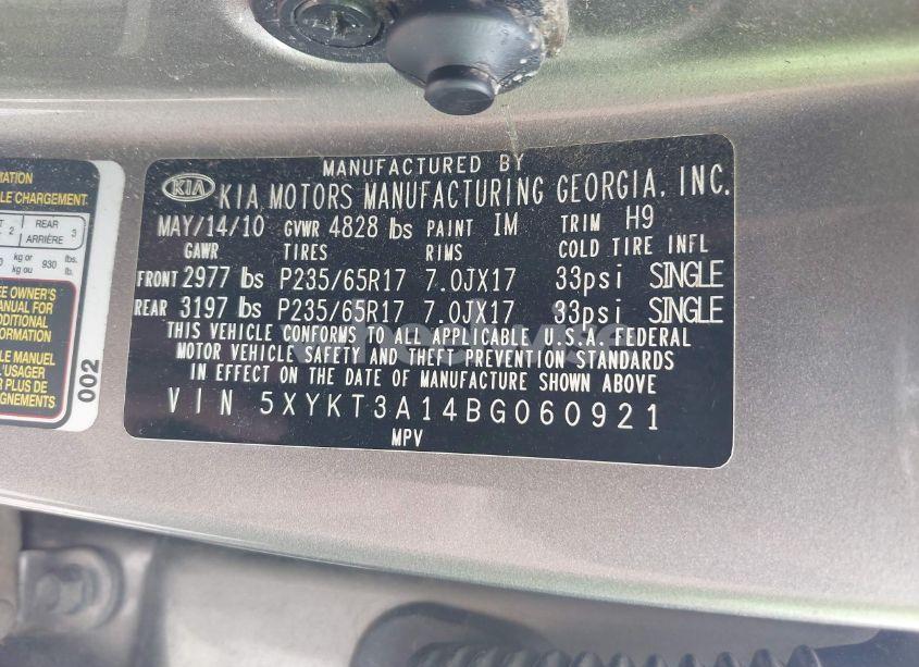 Photo 9 of 2011 Kia Sorento LX (VIN 5XYKT3A14BG060921)