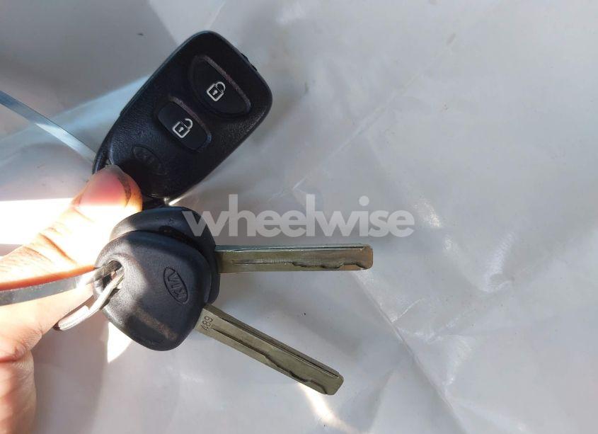 Photo 11 of 2011 Kia Sorento LX (VIN 5XYKT3A14BG066086)