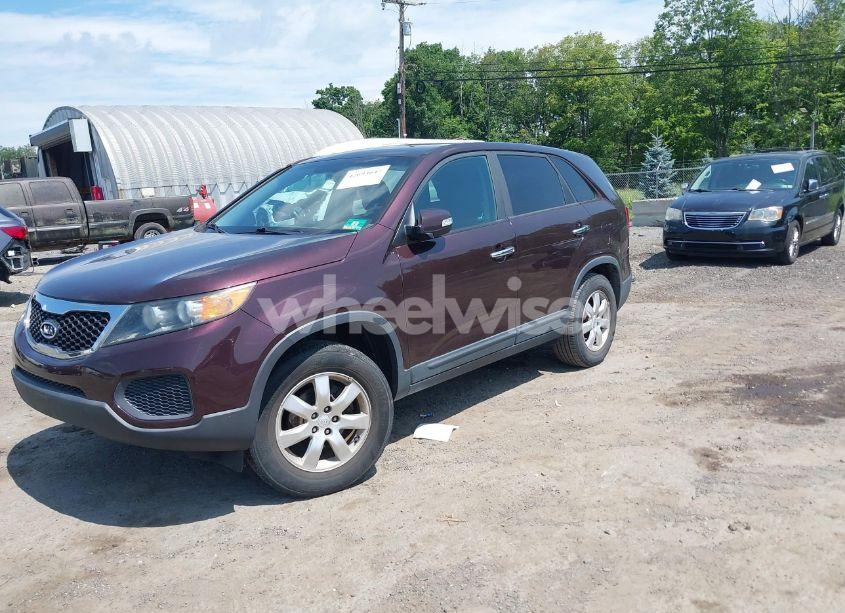 Photo 2 of 2011 Kia Sorento LX (VIN 5XYKT3A14BG066086)