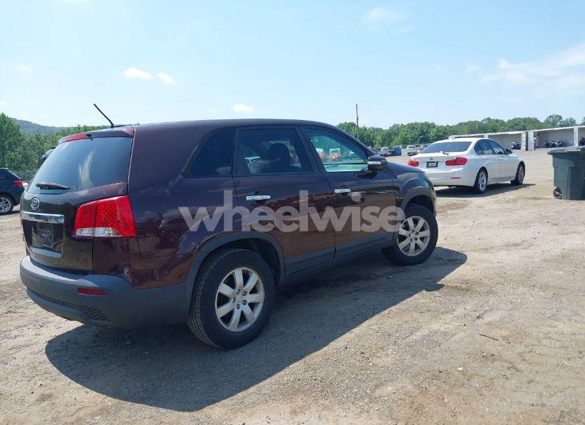 Photo 4 of 2011 Kia Sorento LX (VIN 5XYKT3A14BG066086)