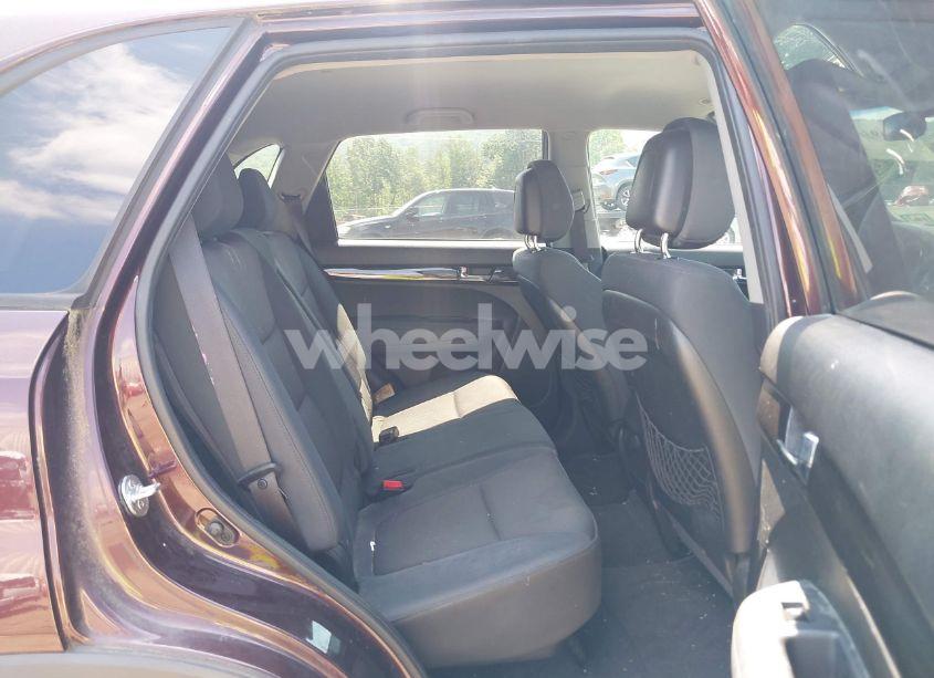 Photo 8 of 2011 Kia Sorento LX (VIN 5XYKT3A14BG066086)