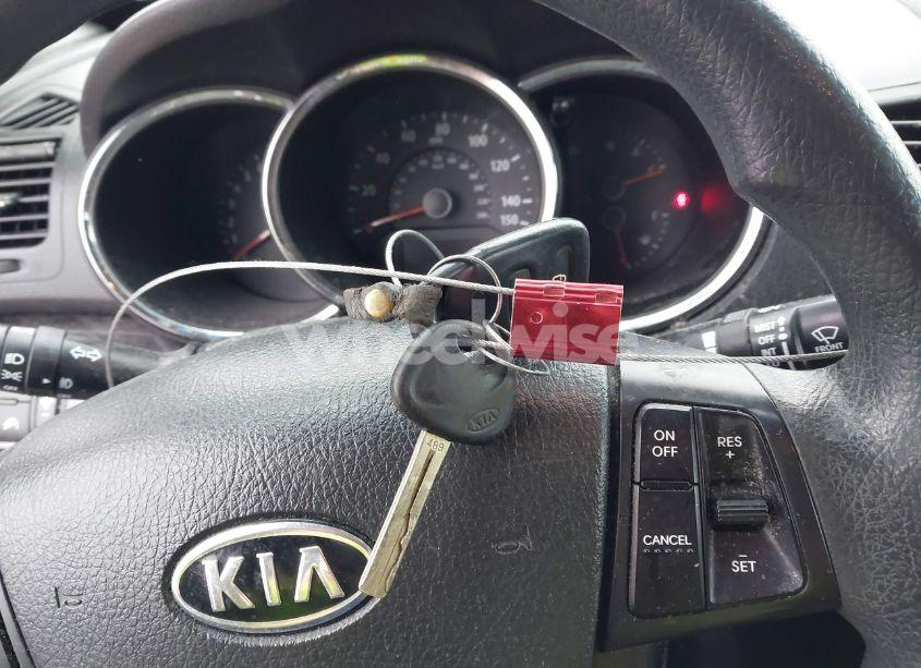 Photo 11 of 2011 Kia Sorento LX (VIN 5XYKT3A14BG081459)