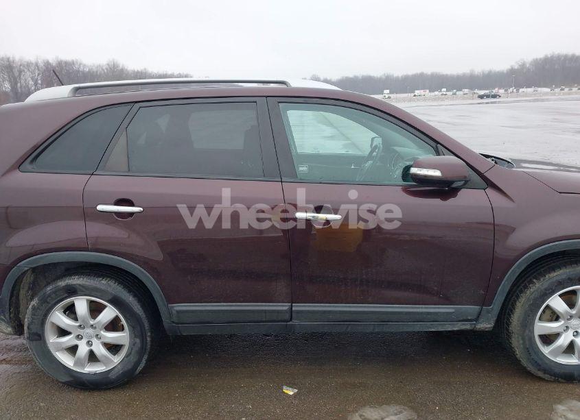 Photo 13 of 2011 Kia Sorento LX (VIN 5XYKT3A14BG081459)