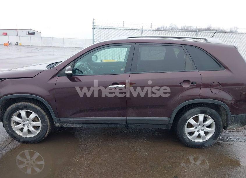 Photo 14 of 2011 Kia Sorento LX (VIN 5XYKT3A14BG081459)