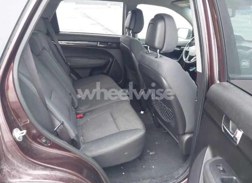 Photo 8 of 2011 Kia Sorento LX (VIN 5XYKT3A14BG081459)