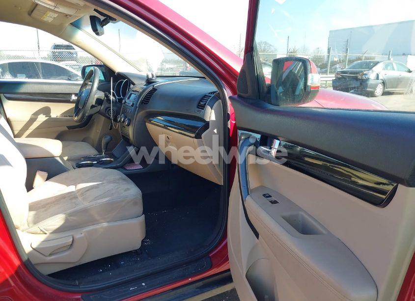 Photo 5 of 2011 Kia Sorento LX (VIN 5XYKT3A14BG083244)