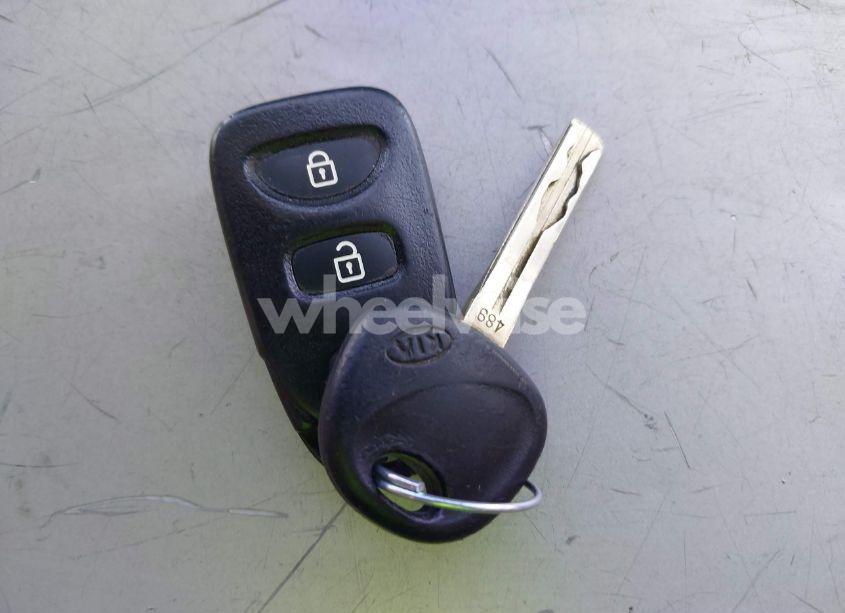 Photo 11 of 2011 Kia Sorento LX (VIN 5XYKT3A14BG103671)