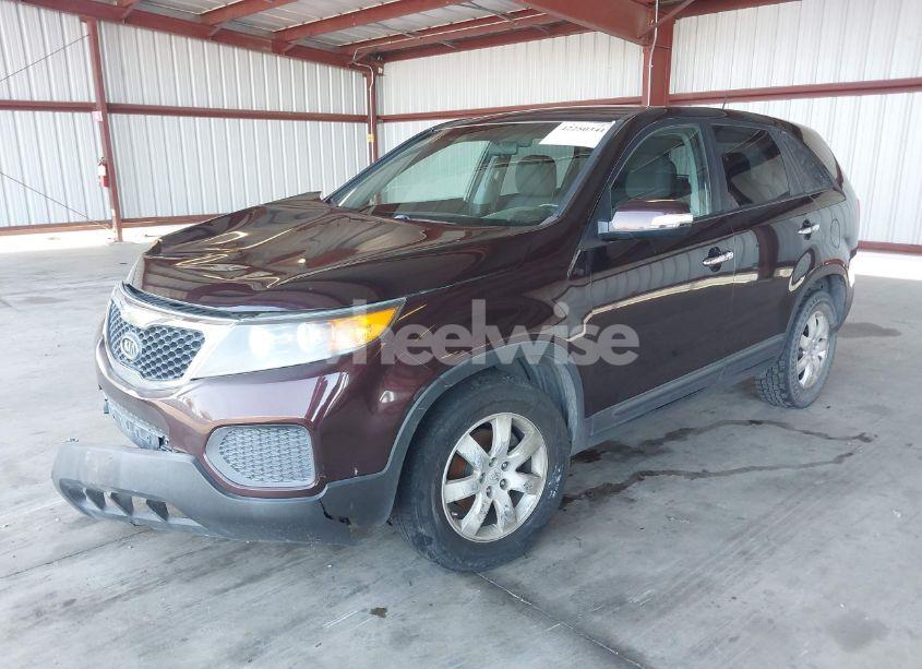Photo 2 of 2011 Kia Sorento LX (VIN 5XYKT3A14BG103671)