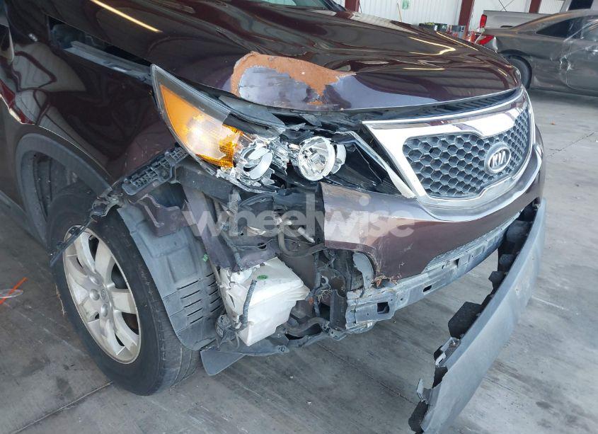 Photo 6 of 2011 Kia Sorento LX (VIN 5XYKT3A14BG103671)