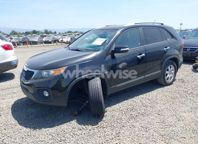 Photo 2 of 2011 Kia Sorento LX (VIN 5XYKT3A14BG130157)