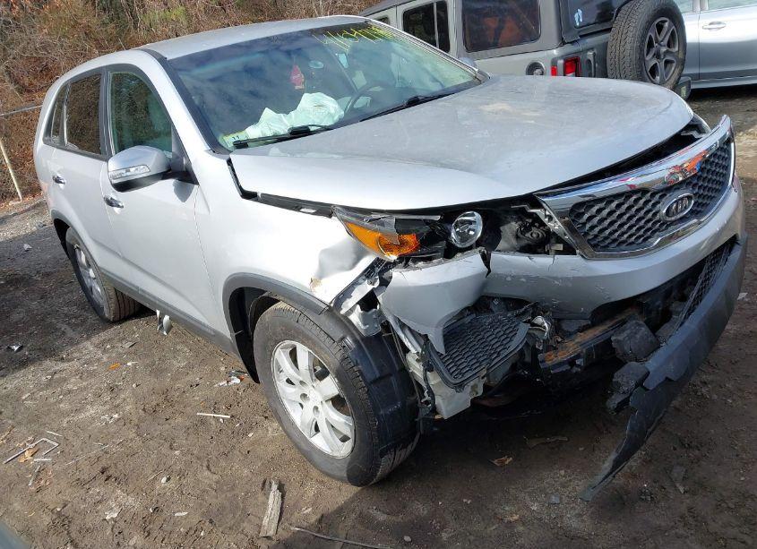 2011 Kia Sorento LX (VIN 5XYKT3A14BG138341) main photo