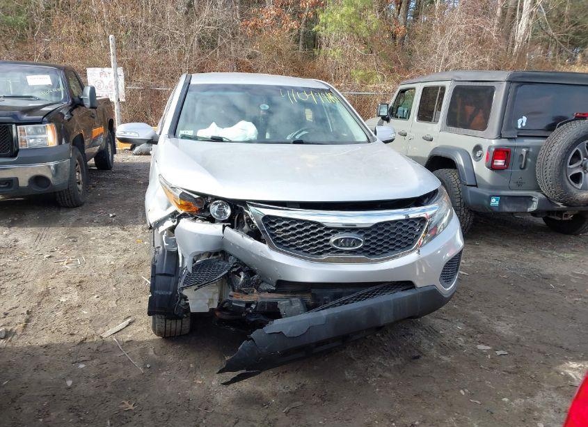 Photo 12 of 2011 Kia Sorento LX (VIN 5XYKT3A14BG138341)