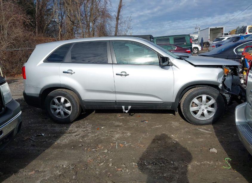 Photo 13 of 2011 Kia Sorento LX (VIN 5XYKT3A14BG138341)