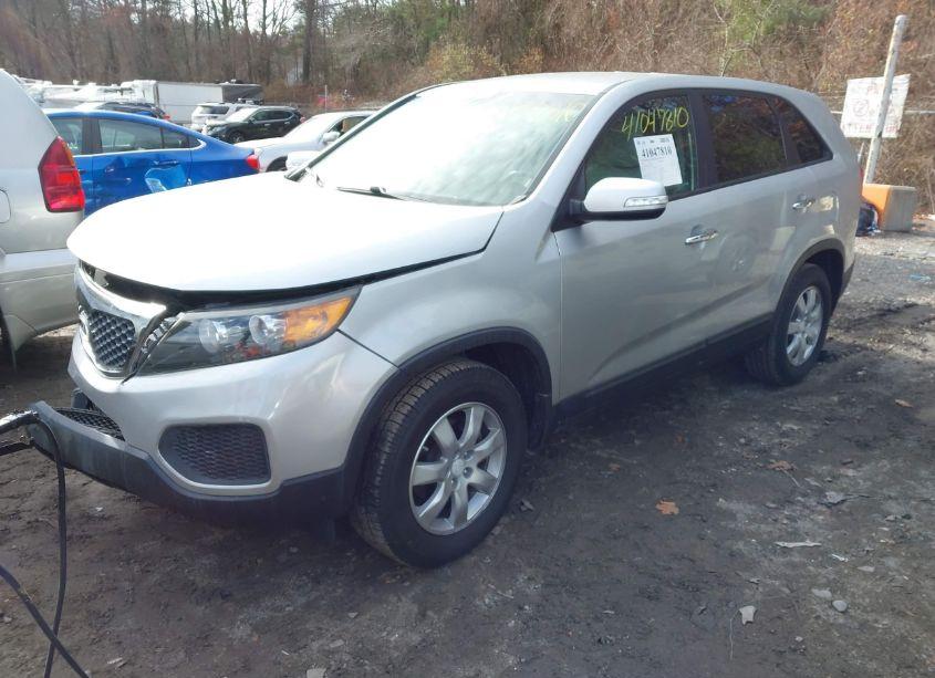 Photo 2 of 2011 Kia Sorento LX (VIN 5XYKT3A14BG138341)
