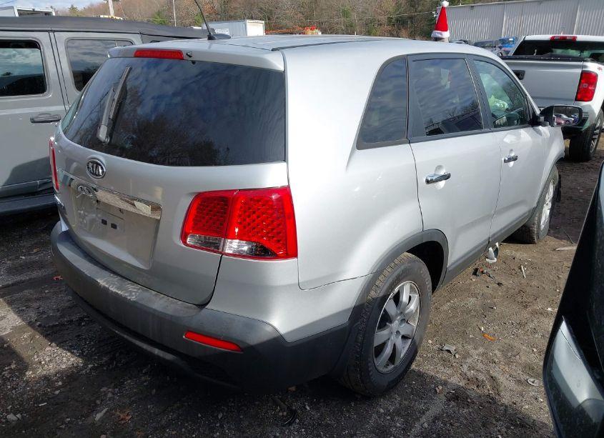 Photo 4 of 2011 Kia Sorento LX (VIN 5XYKT3A14BG138341)