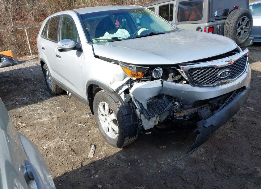 Photo 6 of 2011 Kia Sorento LX (VIN 5XYKT3A14BG138341)