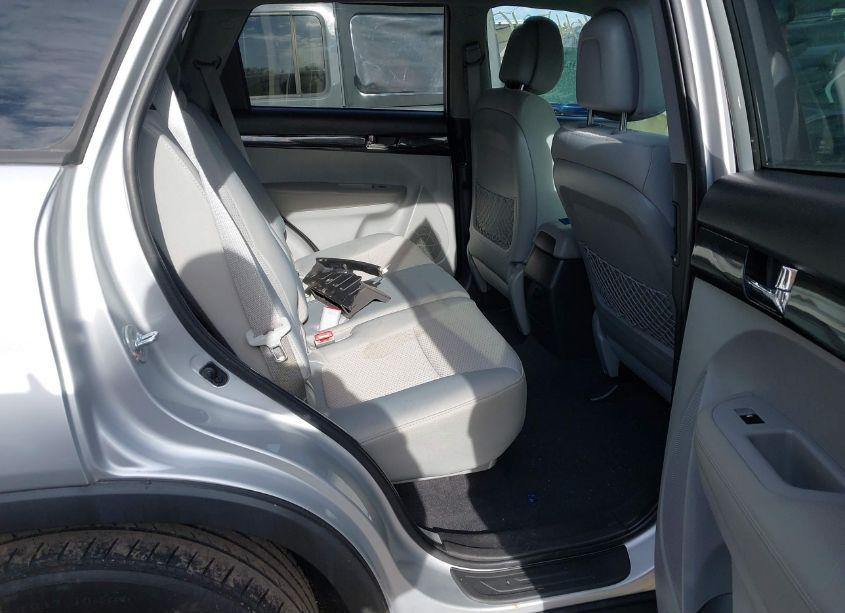 Photo 8 of 2011 Kia Sorento LX (VIN 5XYKT3A14BG138341)