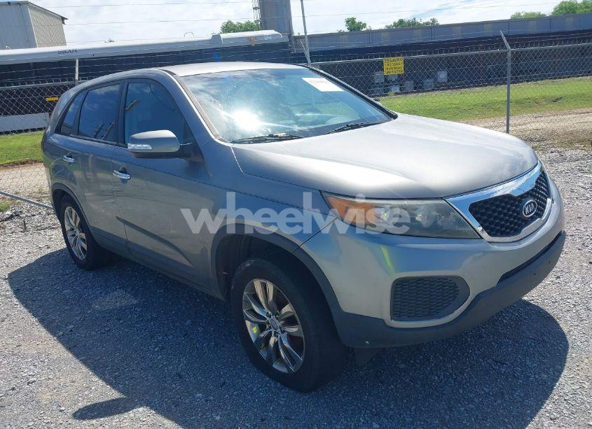 2011 Kia Sorento LX (VIN 5XYKT3A14BG146892) main photo