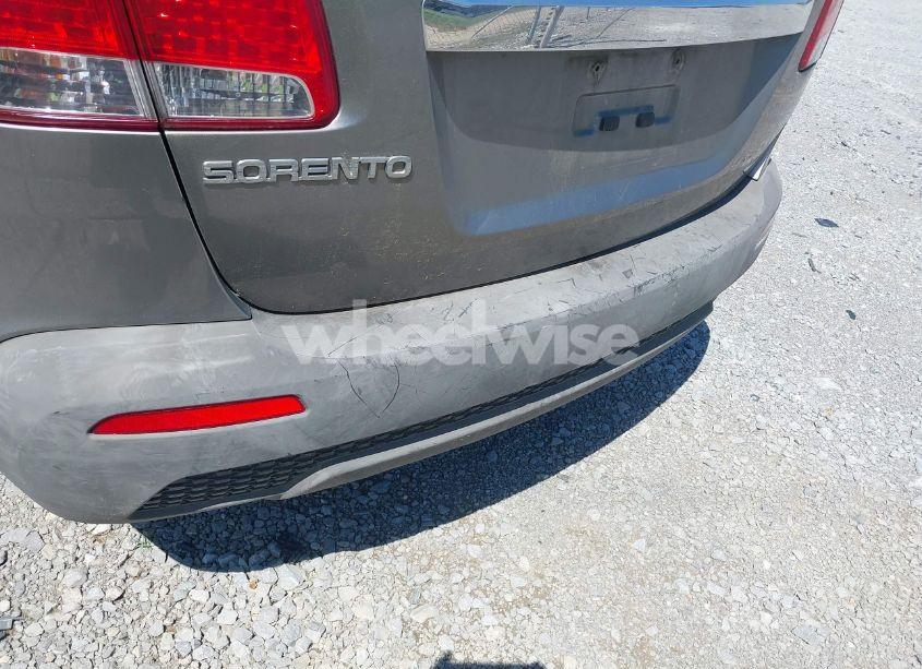 Photo 12 of 2011 Kia Sorento LX (VIN 5XYKT3A14BG146892)