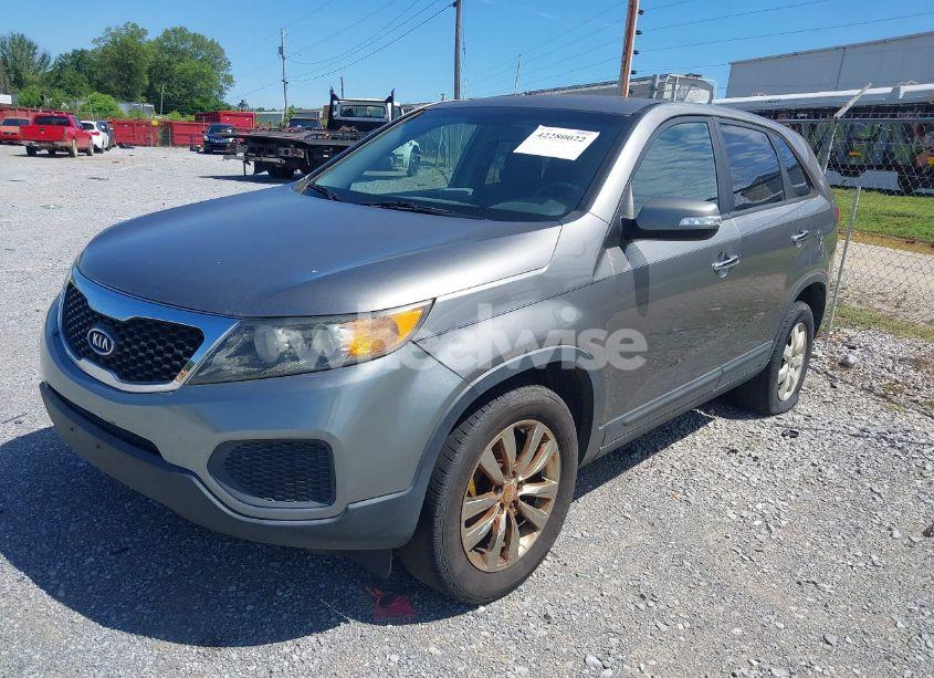 Photo 2 of 2011 Kia Sorento LX (VIN 5XYKT3A14BG146892)