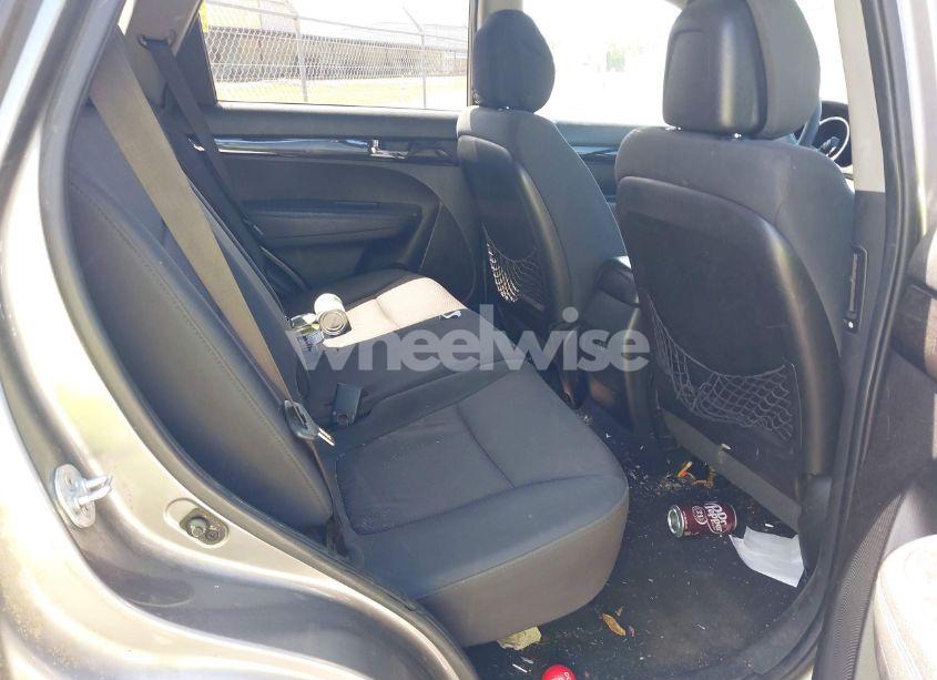 Photo 8 of 2011 Kia Sorento LX (VIN 5XYKT3A14BG146892)