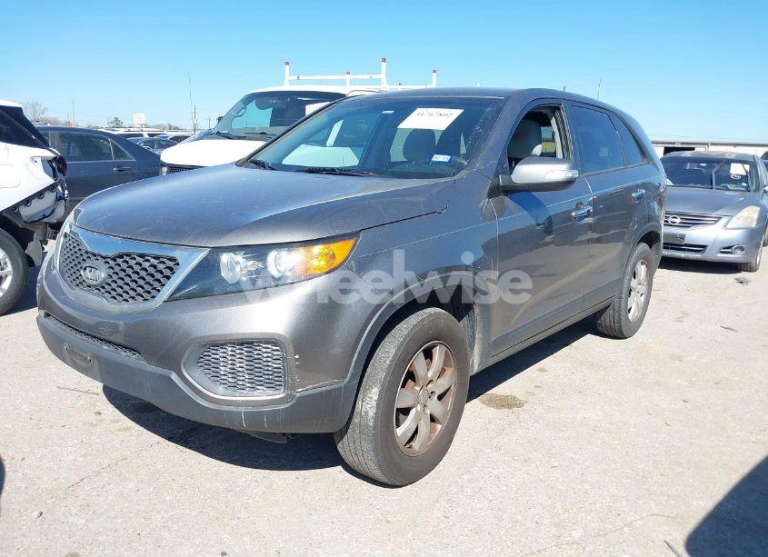 Photo 2 of 2012 Kia Sorento LX (VIN 5XYKT3A14CG191686)