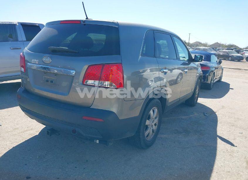 Photo 4 of 2012 Kia Sorento LX (VIN 5XYKT3A14CG191686)