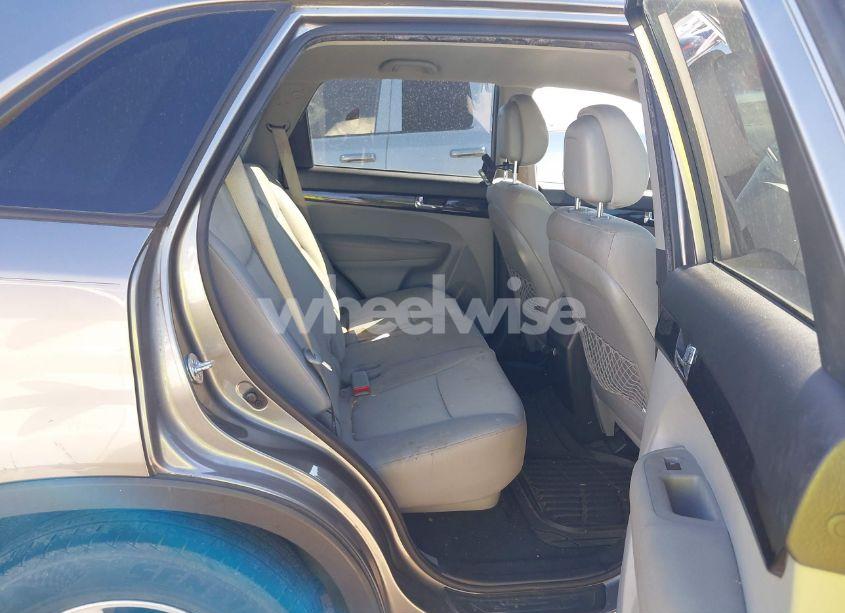Photo 8 of 2012 Kia Sorento LX (VIN 5XYKT3A14CG191686)