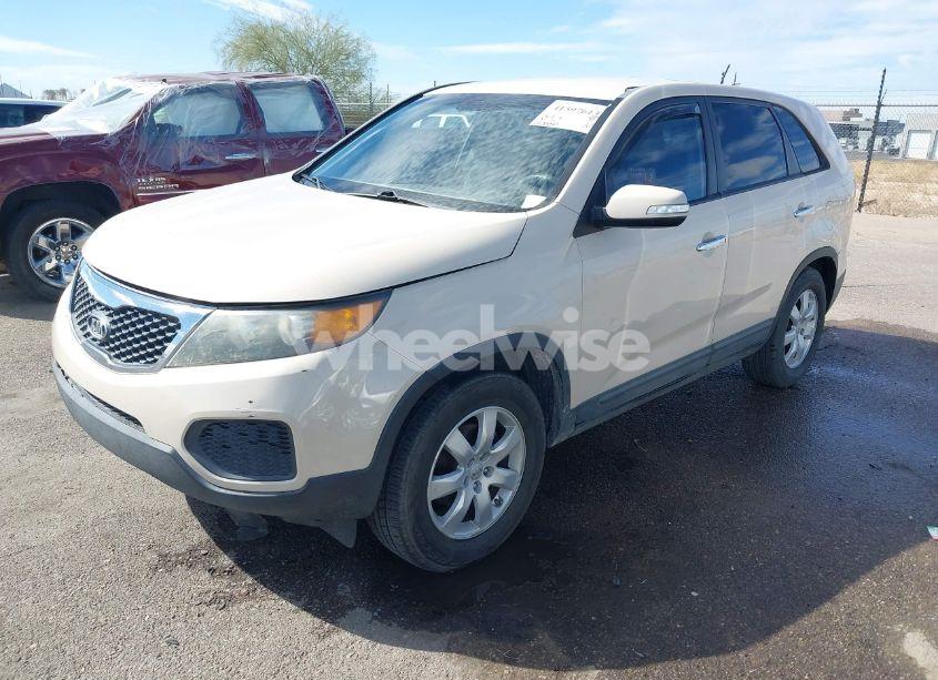 Photo 2 of 2012 Kia Sorento LX (VIN 5XYKT3A14CG215436)