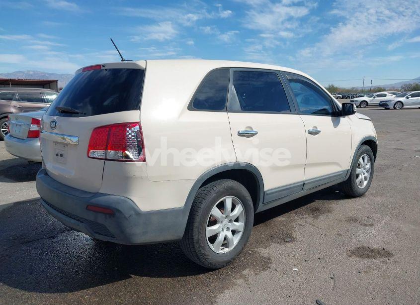 Photo 4 of 2012 Kia Sorento LX (VIN 5XYKT3A14CG215436)