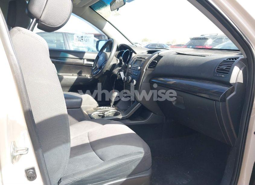 Photo 5 of 2012 Kia Sorento LX (VIN 5XYKT3A14CG215436)