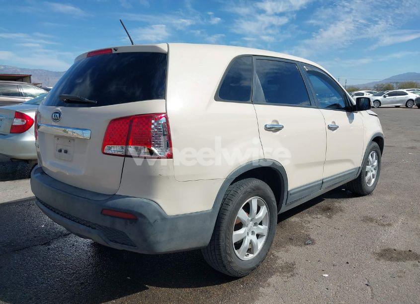 Photo 6 of 2012 Kia Sorento LX (VIN 5XYKT3A14CG215436)