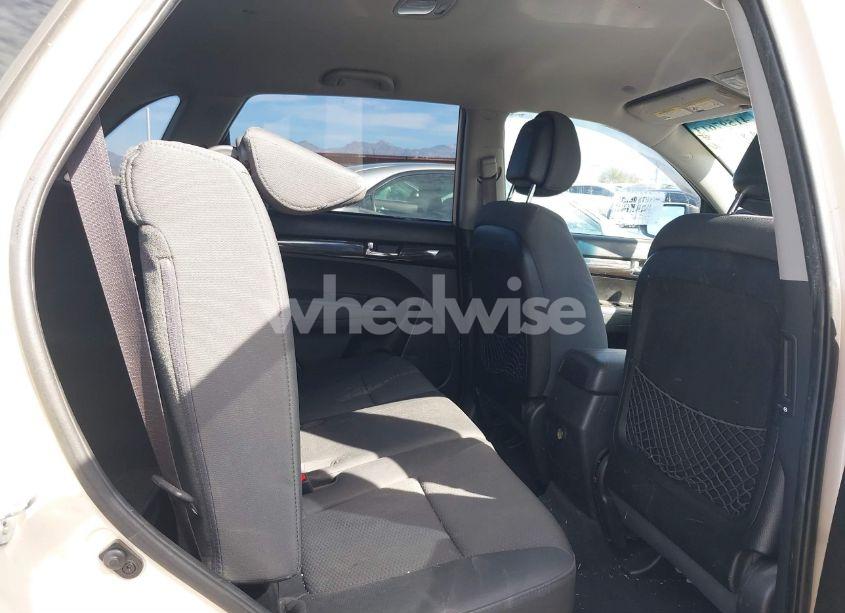Photo 8 of 2012 Kia Sorento LX (VIN 5XYKT3A14CG215436)