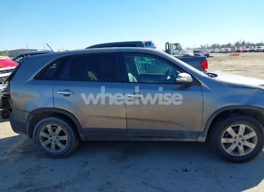 Photo 13 of 2012 Kia Sorento LX (VIN 5XYKT3A14CG231104)