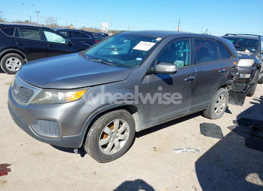 Photo 2 of 2012 Kia Sorento LX (VIN 5XYKT3A14CG231104)