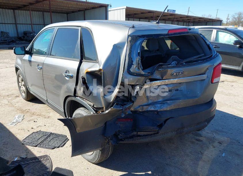 Photo 3 of 2012 Kia Sorento LX (VIN 5XYKT3A14CG231104)