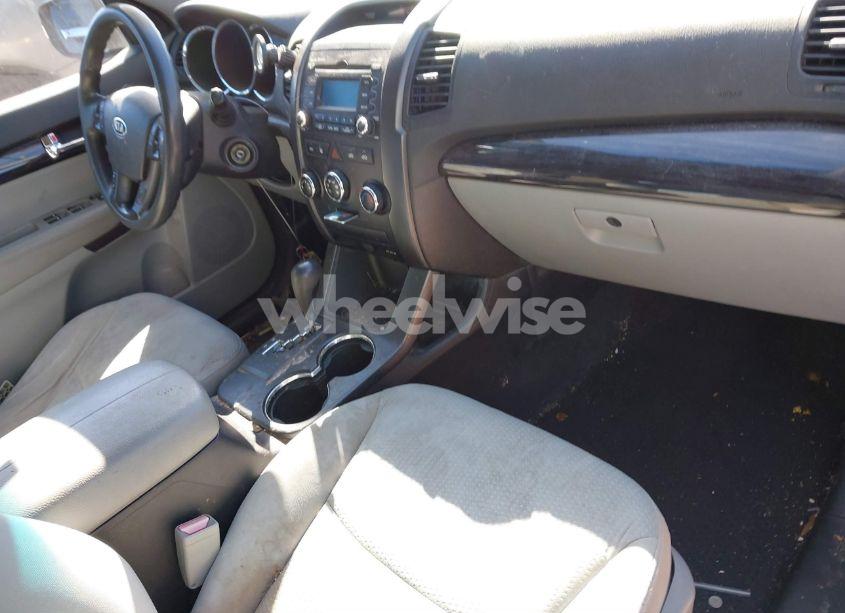 Photo 5 of 2012 Kia Sorento LX (VIN 5XYKT3A14CG231104)