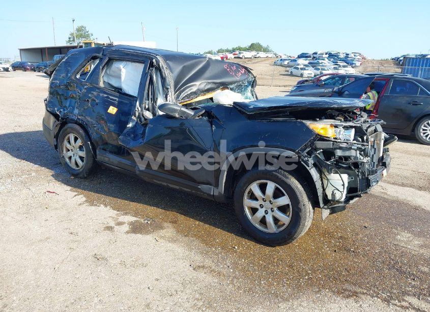 2013 Kia Sorento LX (VIN 5XYKT3A14DG361286) main photo