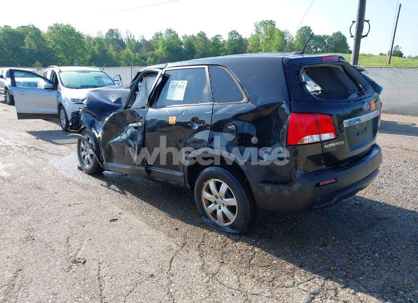 Photo 3 of 2013 Kia Sorento LX (VIN 5XYKT3A14DG361286)