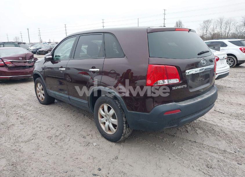 Photo 3 of 2013 Kia Sorento LX (VIN 5XYKT3A14DG361983)