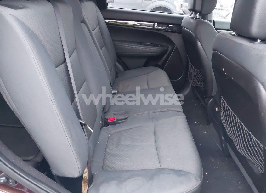 Photo 8 of 2013 Kia Sorento LX (VIN 5XYKT3A14DG361983)