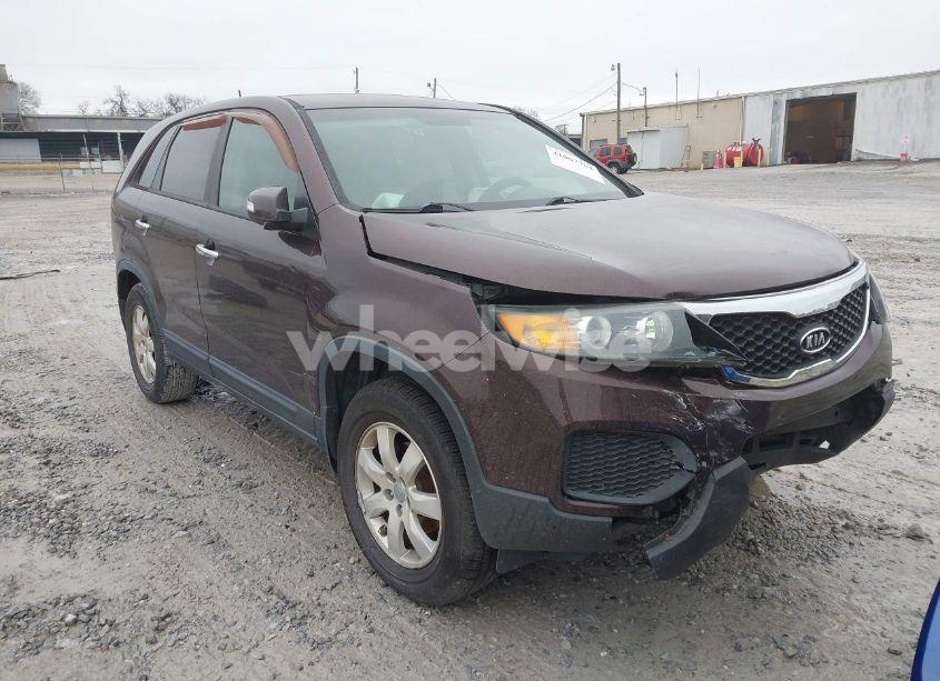2013 Kia Sorento LX (VIN 5XYKT3A14DG377424) main photo